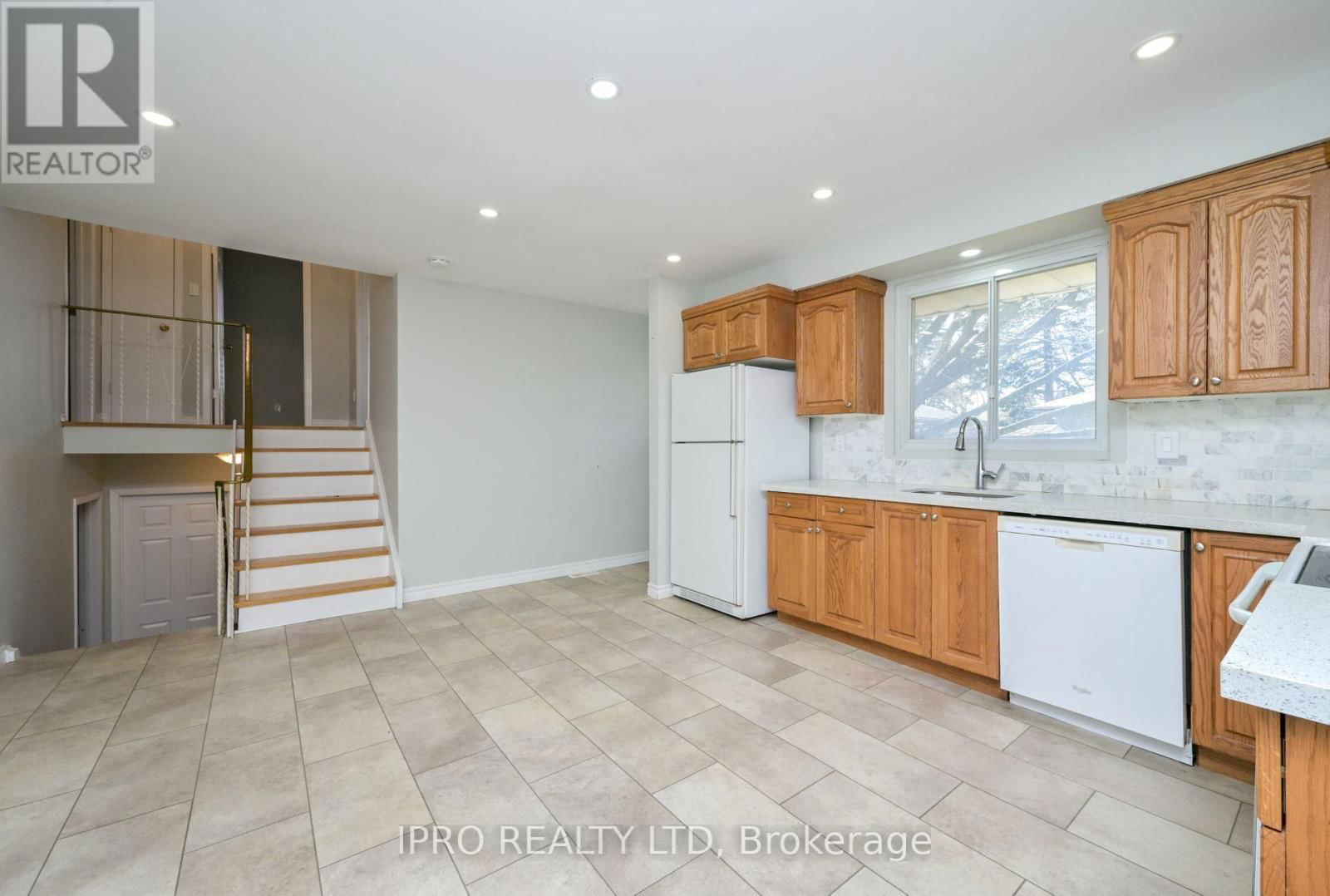 17 SHIRLEY STREET EAST Image 7