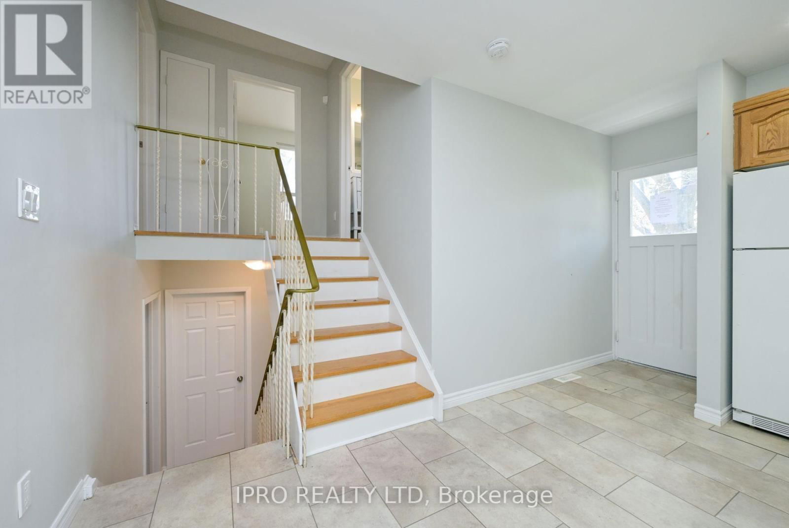 17 SHIRLEY STREET EAST Image 8