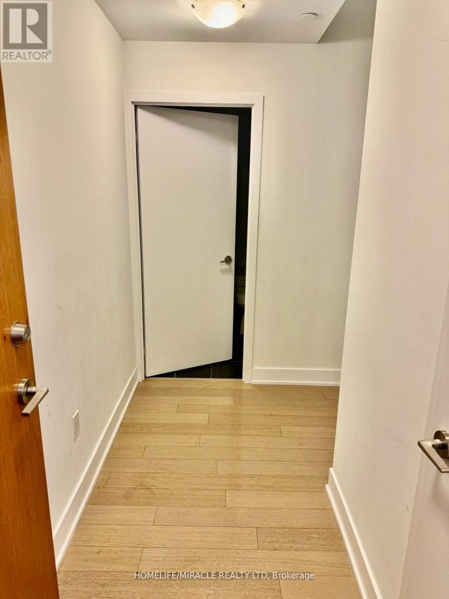 5901 - 30 SHORE BREEZE DR DRIVE Image 3