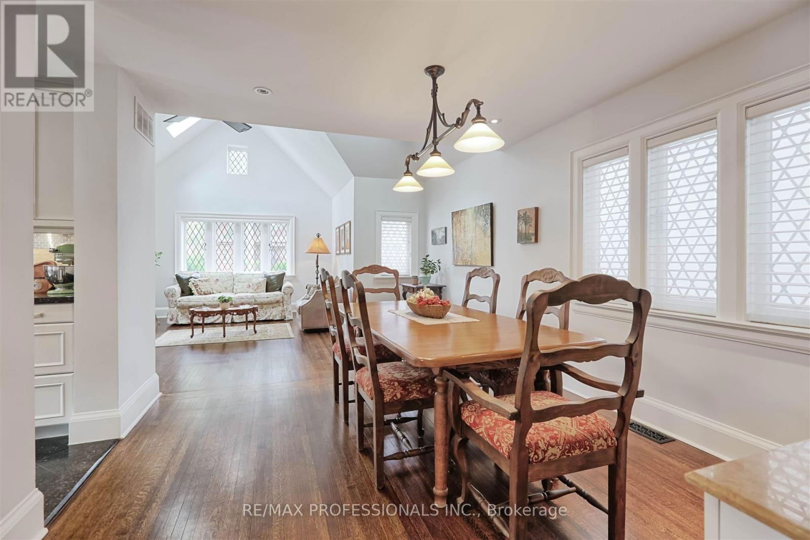 231 GRENVIEW BOULEVARD SOUTH Image 11