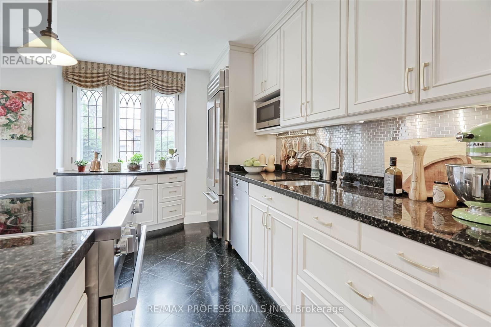 231 GRENVIEW BOULEVARD SOUTH Image 12