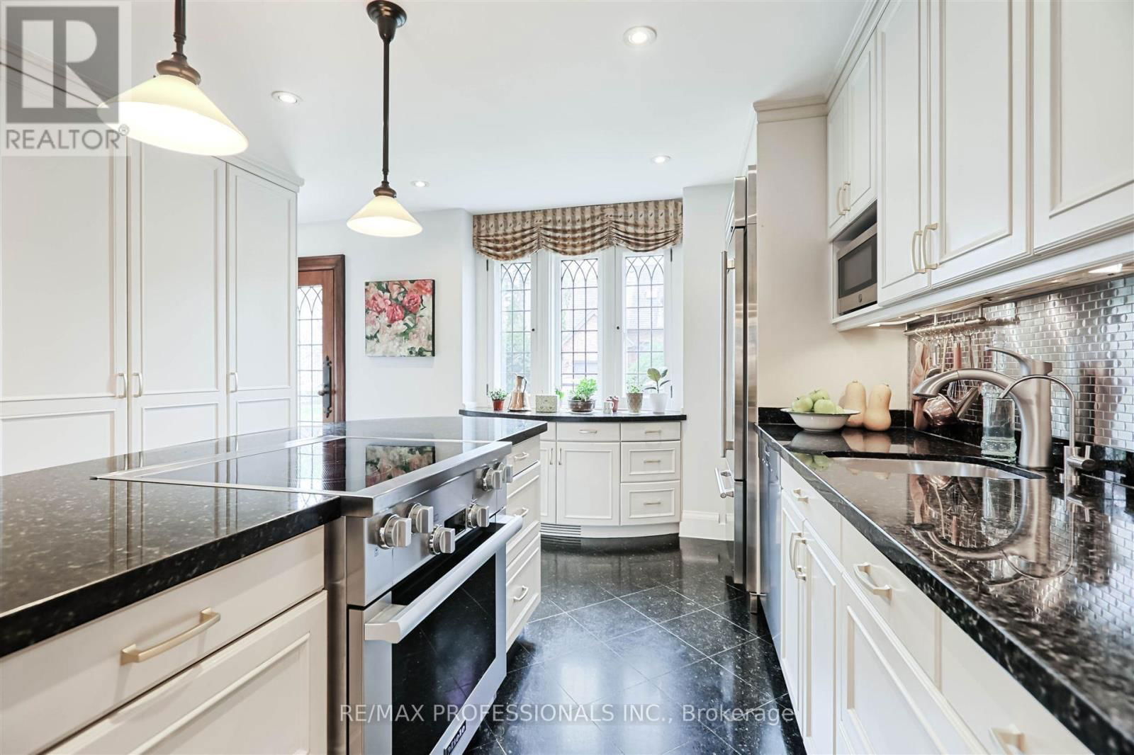 231 GRENVIEW BOULEVARD SOUTH Image 13