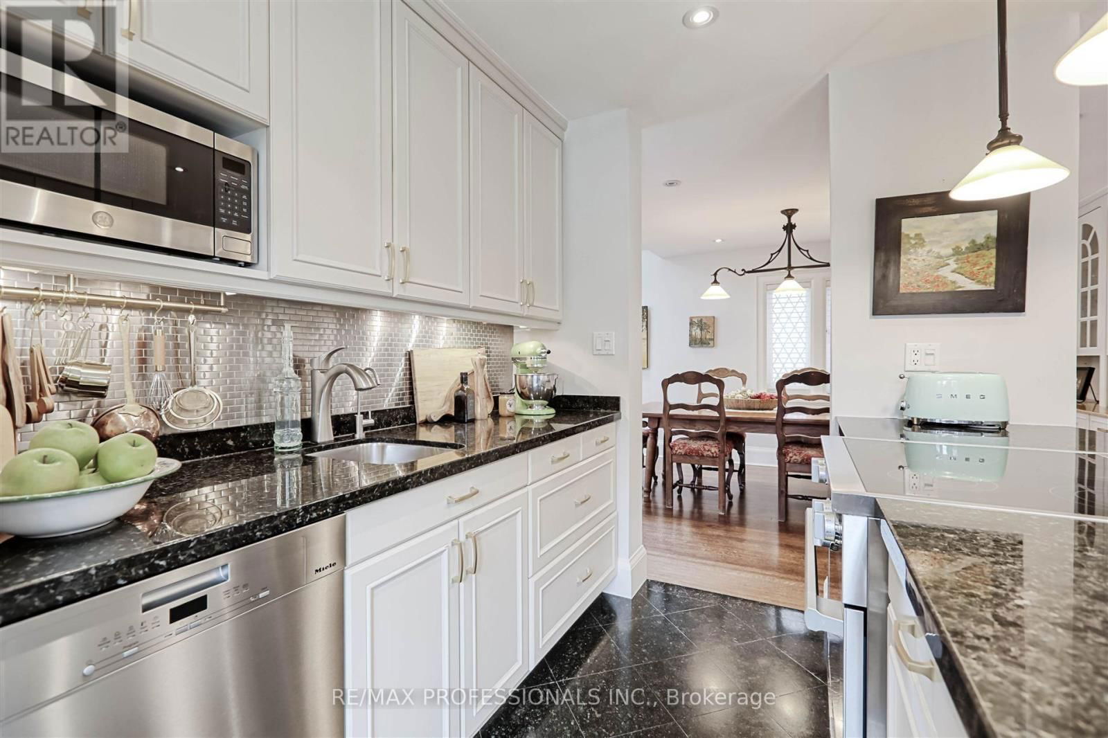 231 GRENVIEW BOULEVARD SOUTH Image 14