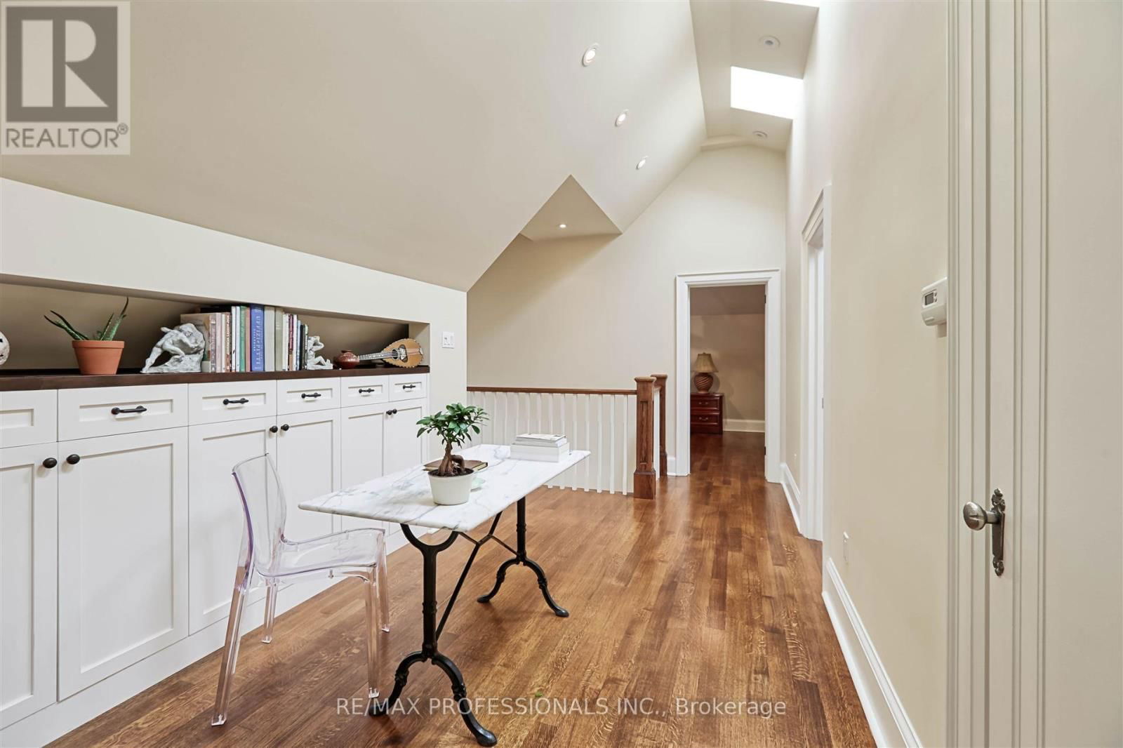 231 GRENVIEW BOULEVARD SOUTH Image 17