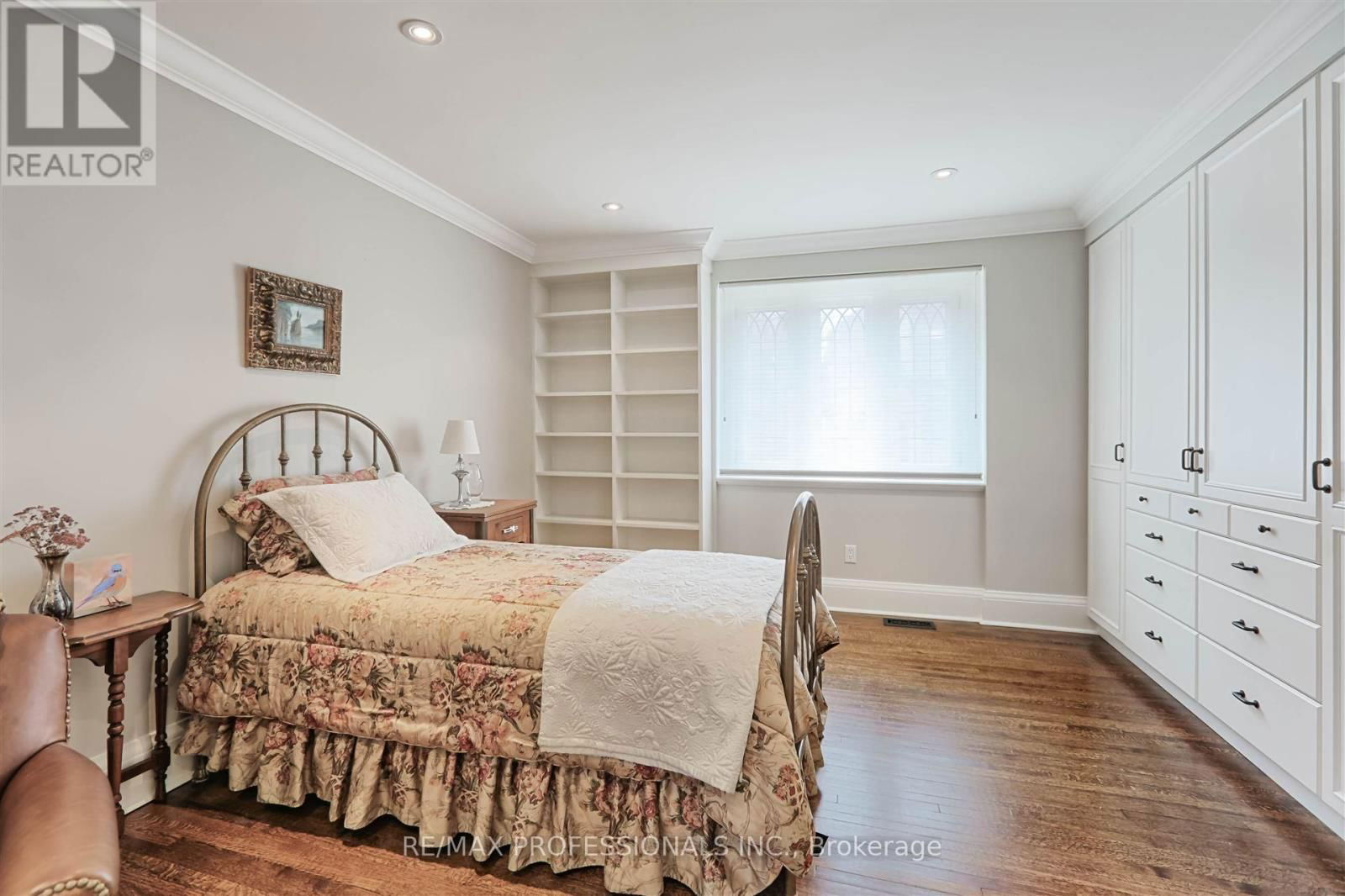 231 GRENVIEW BOULEVARD SOUTH Image 19