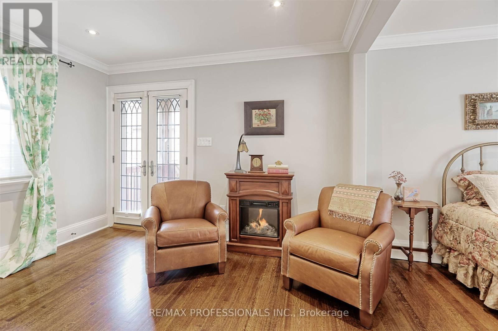 231 GRENVIEW BOULEVARD SOUTH Image 20