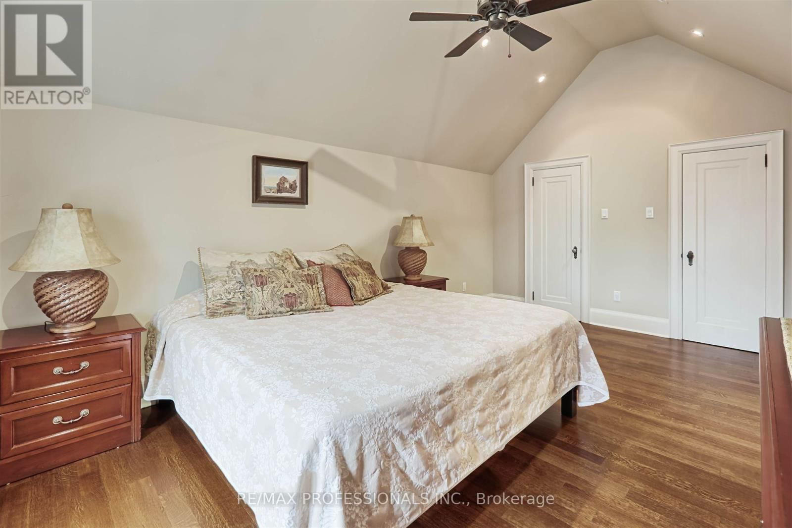 231 GRENVIEW BOULEVARD SOUTH Image 23