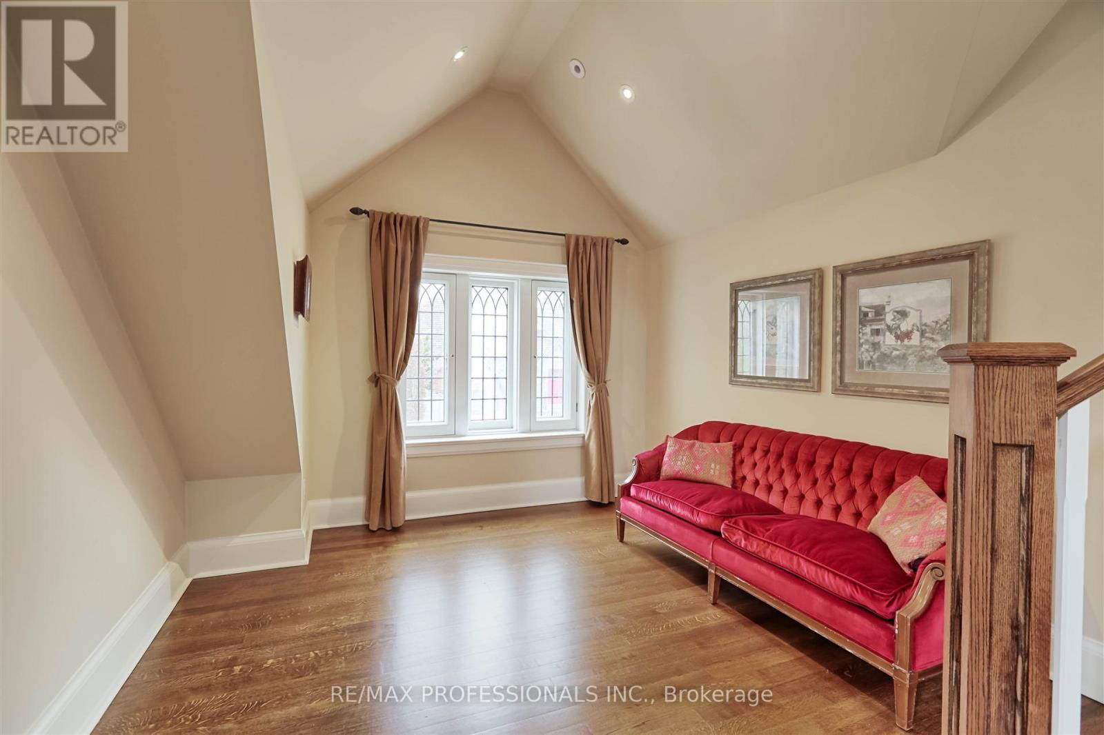 231 GRENVIEW BOULEVARD SOUTH Image 25