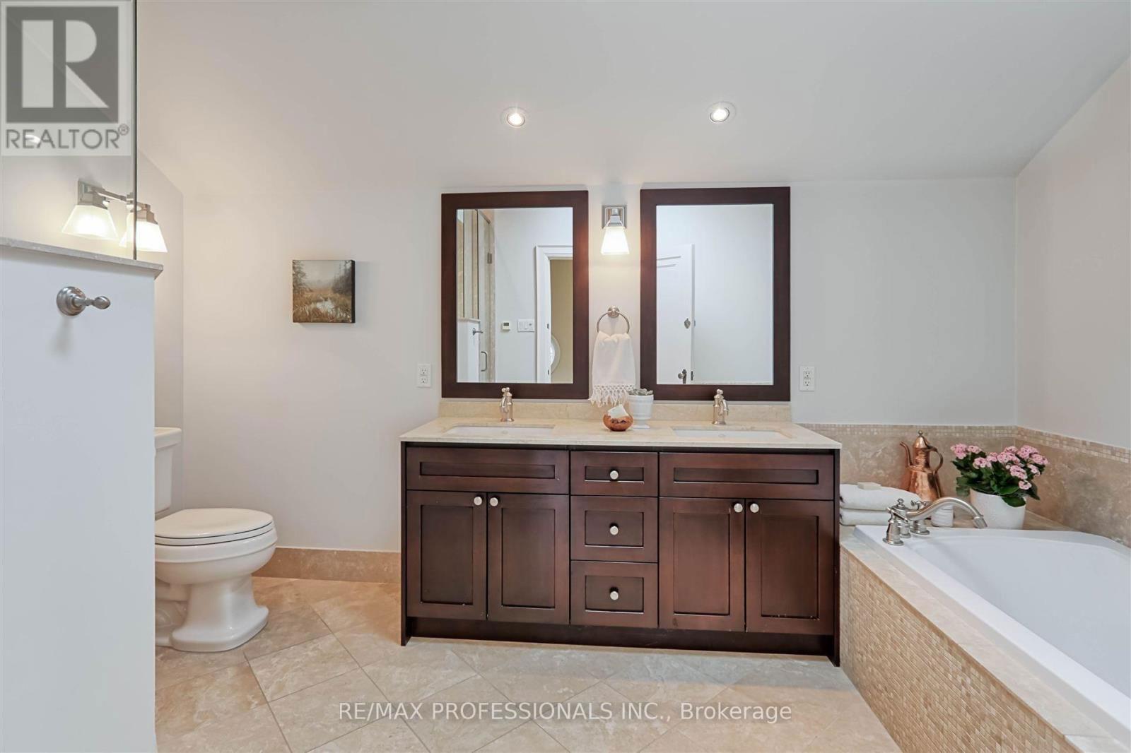 231 GRENVIEW BOULEVARD SOUTH Image 27