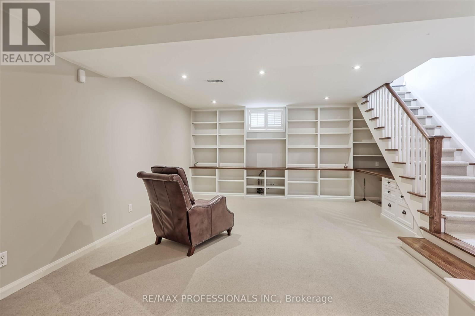 231 GRENVIEW BOULEVARD SOUTH Image 30