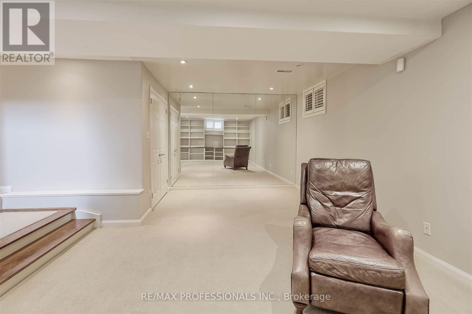 231 GRENVIEW BOULEVARD SOUTH Image 31