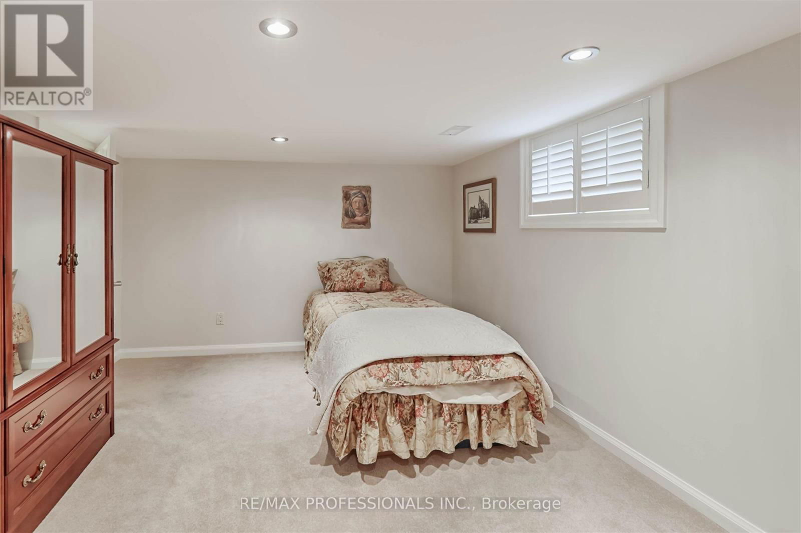 231 GRENVIEW BOULEVARD SOUTH Image 32