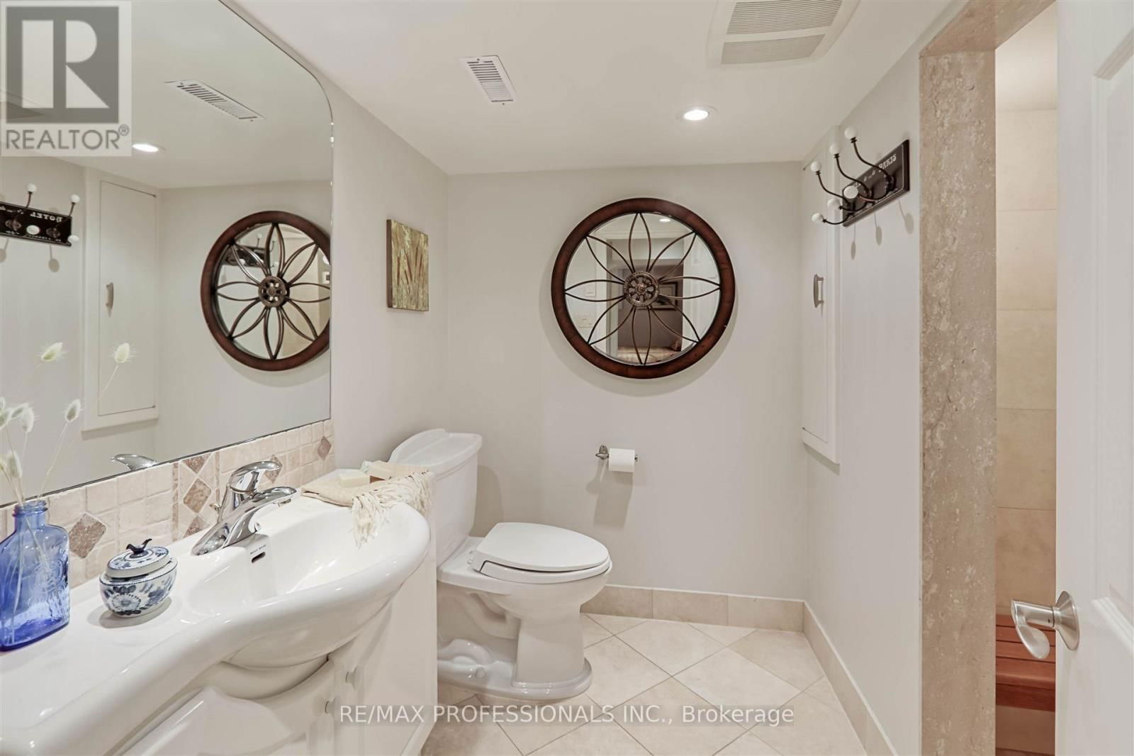 231 GRENVIEW BOULEVARD SOUTH Image 33