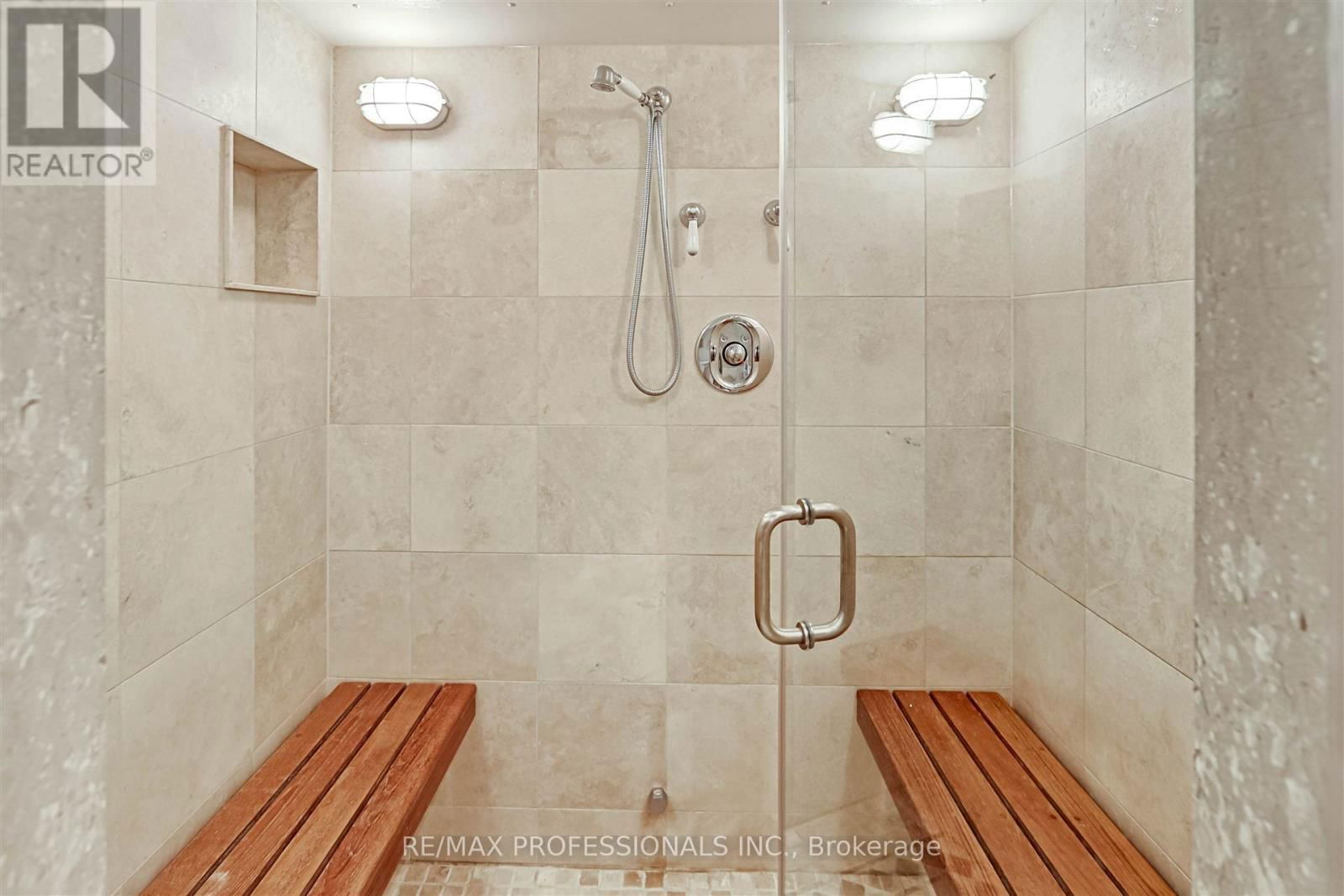 231 GRENVIEW BOULEVARD SOUTH Image 35