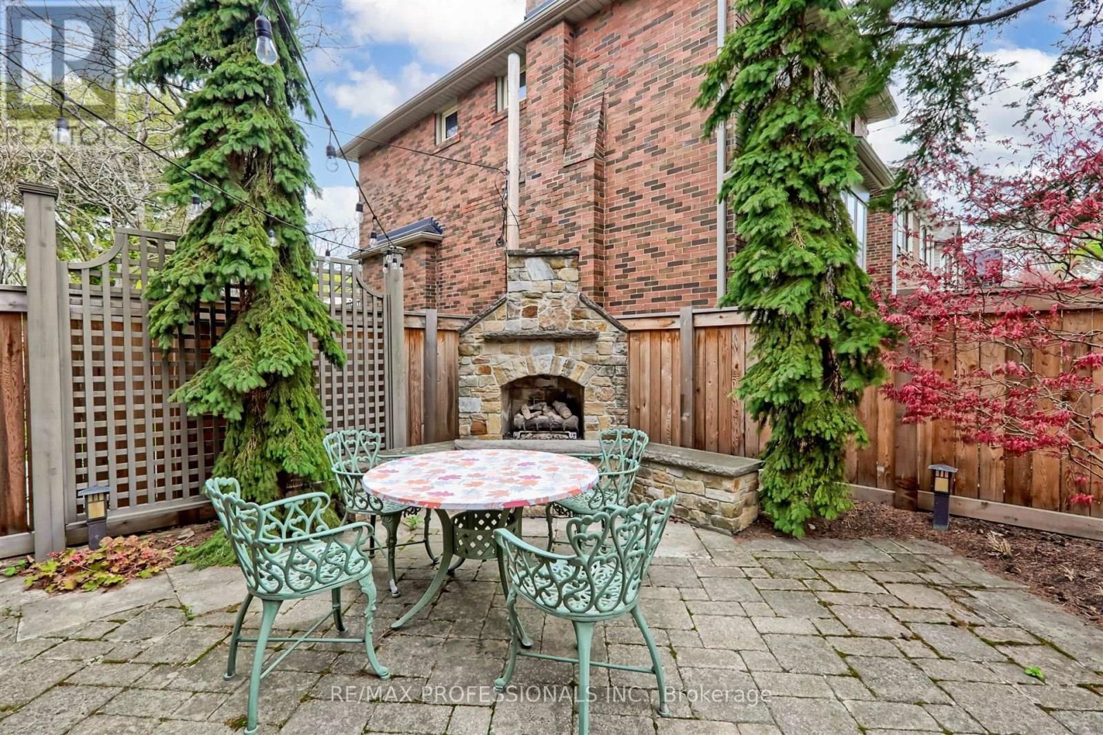 231 GRENVIEW BOULEVARD SOUTH Image 38