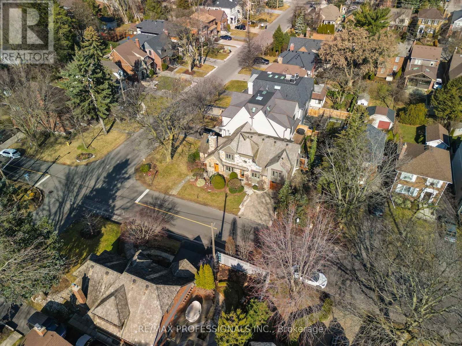 231 GRENVIEW BOULEVARD SOUTH Image 44