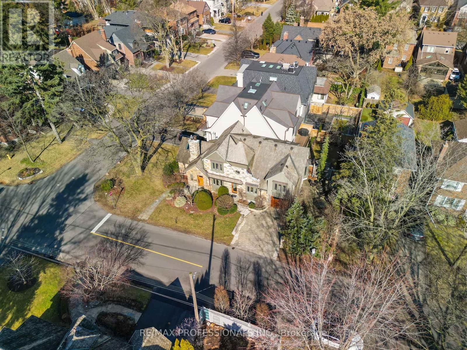 231 GRENVIEW BOULEVARD SOUTH Image 45