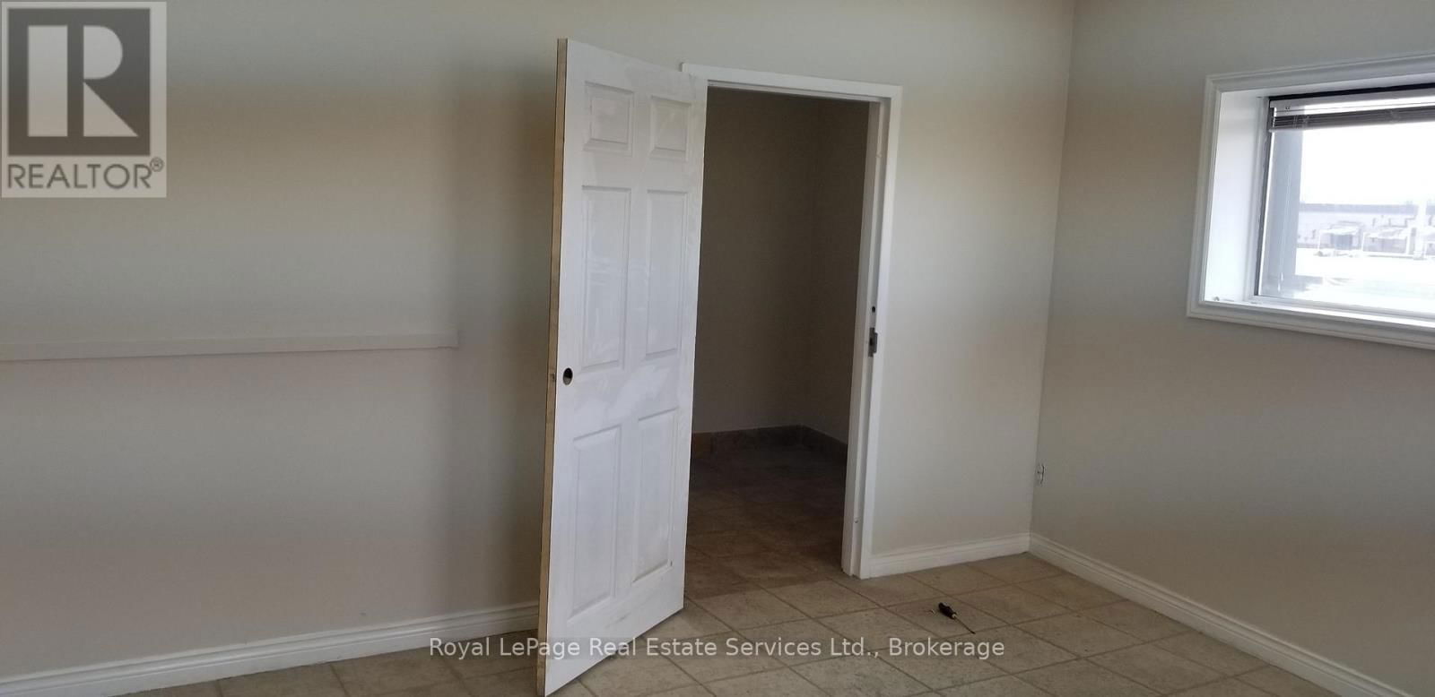 6 - 2050 SPEERS ROAD Image 21