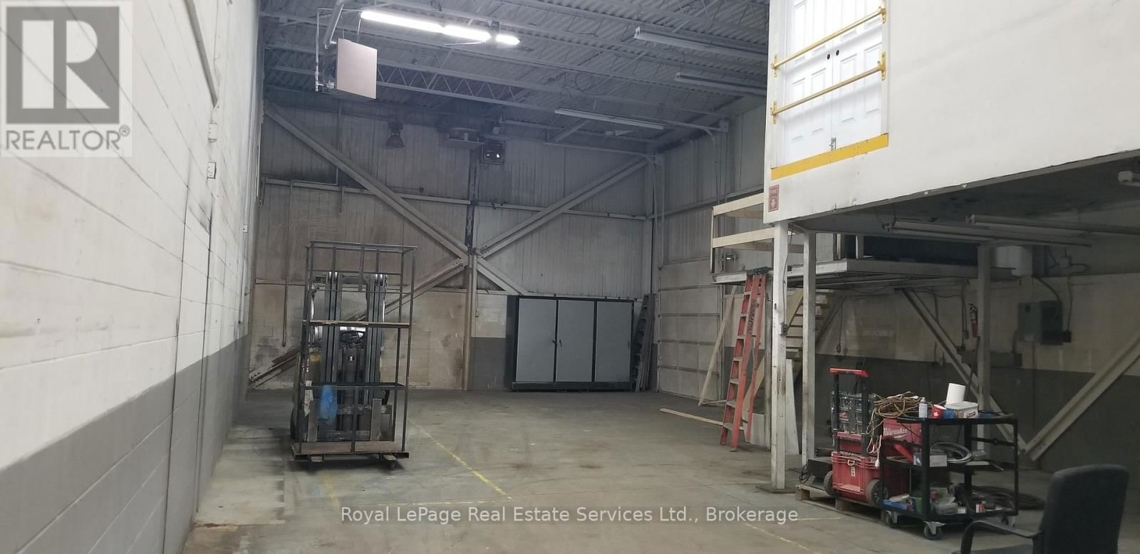 6 - 2050 SPEERS ROAD Image 7