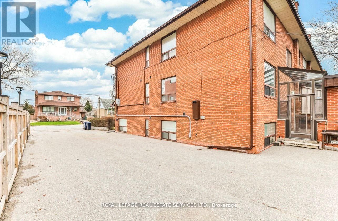 3 - 72 WINSTON PARK BOULEVARD Image 16