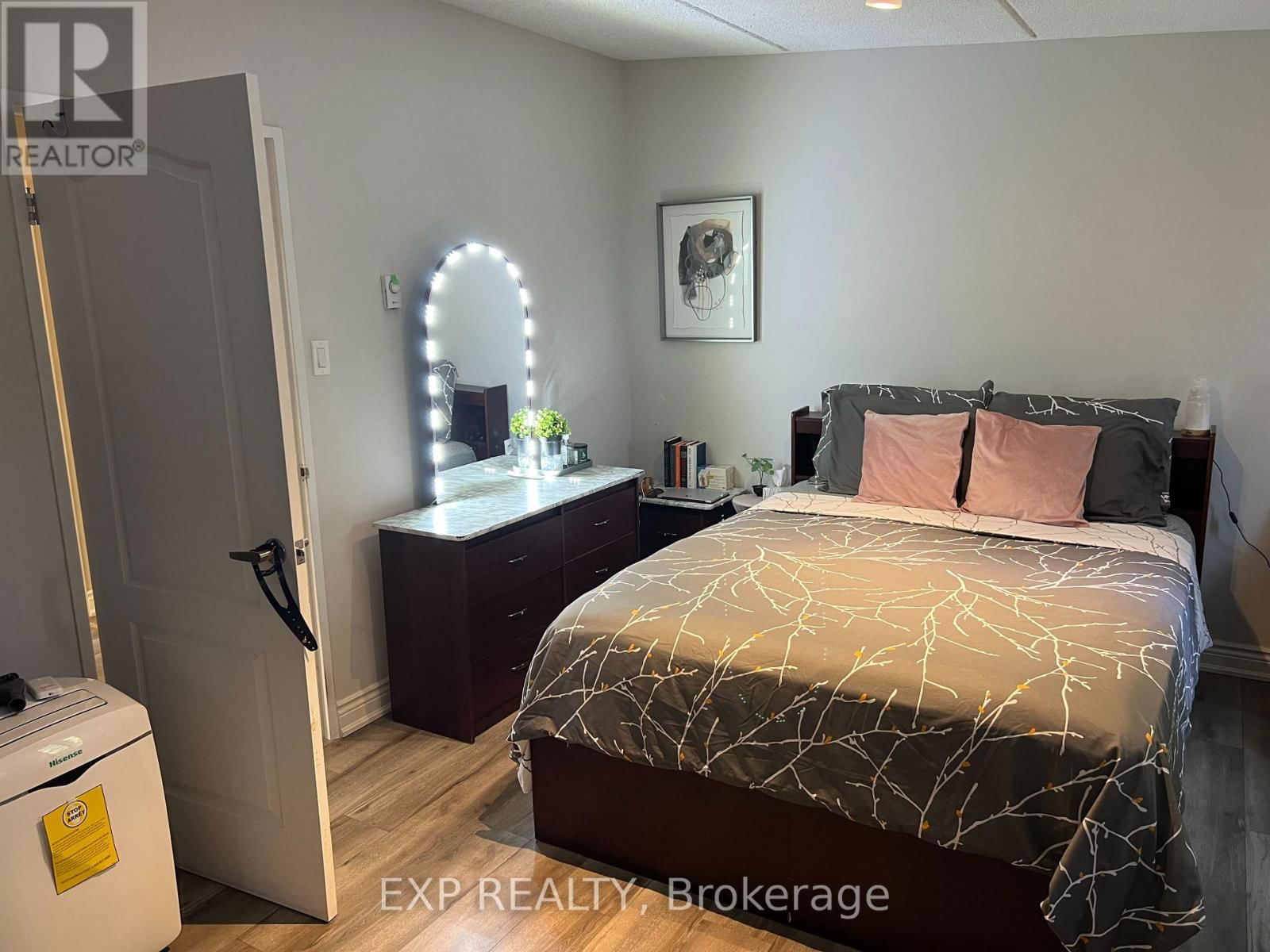 216 - 180 MISSISSAUGA VALLEY BOULEVARD Image 18