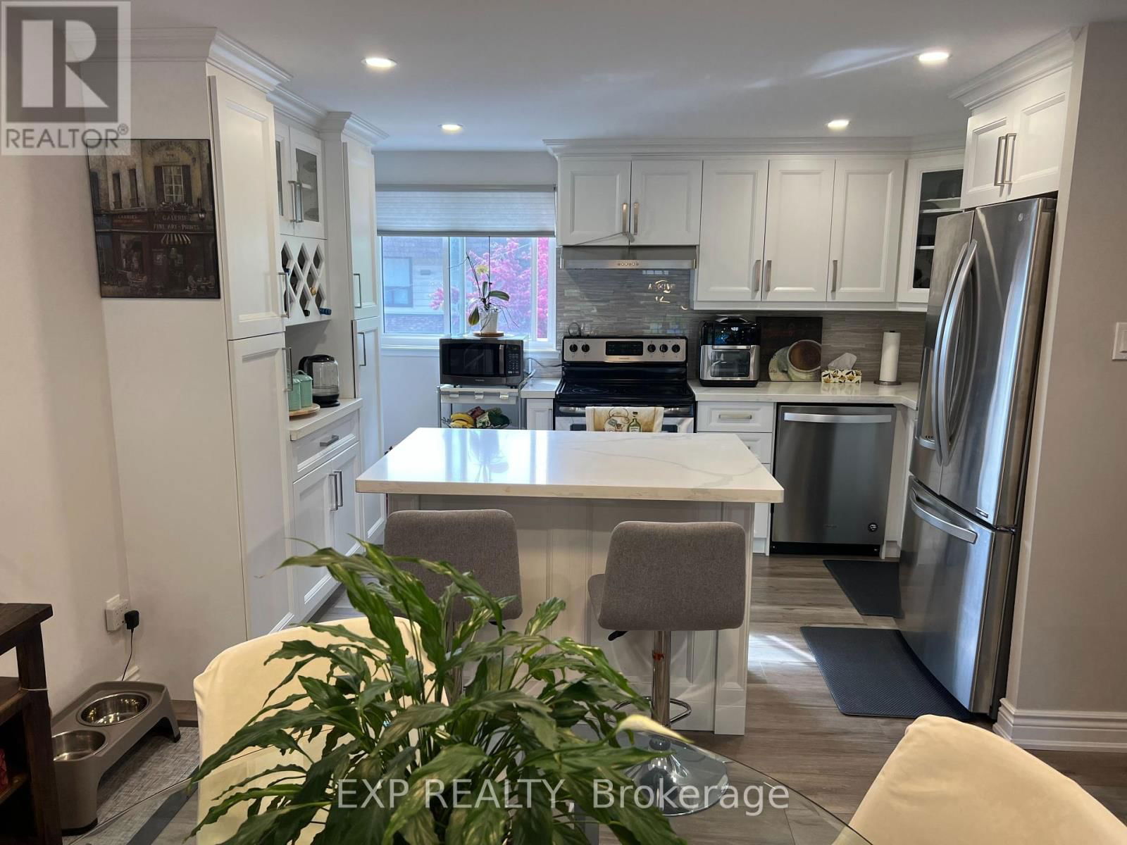 216 - 180 MISSISSAUGA VALLEY BOULEVARD Image 2