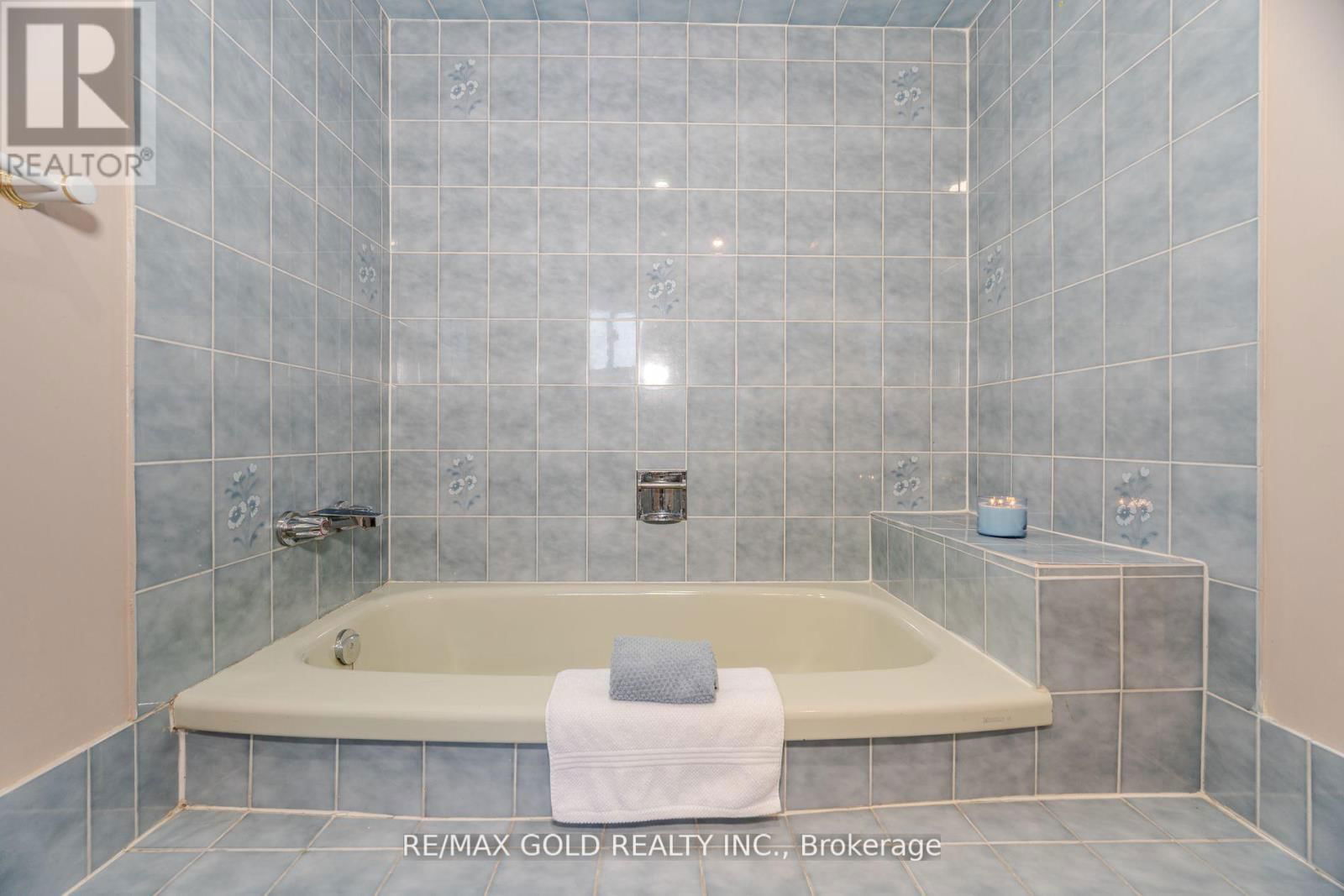 26 MOSSBANK DRIVE Image 15