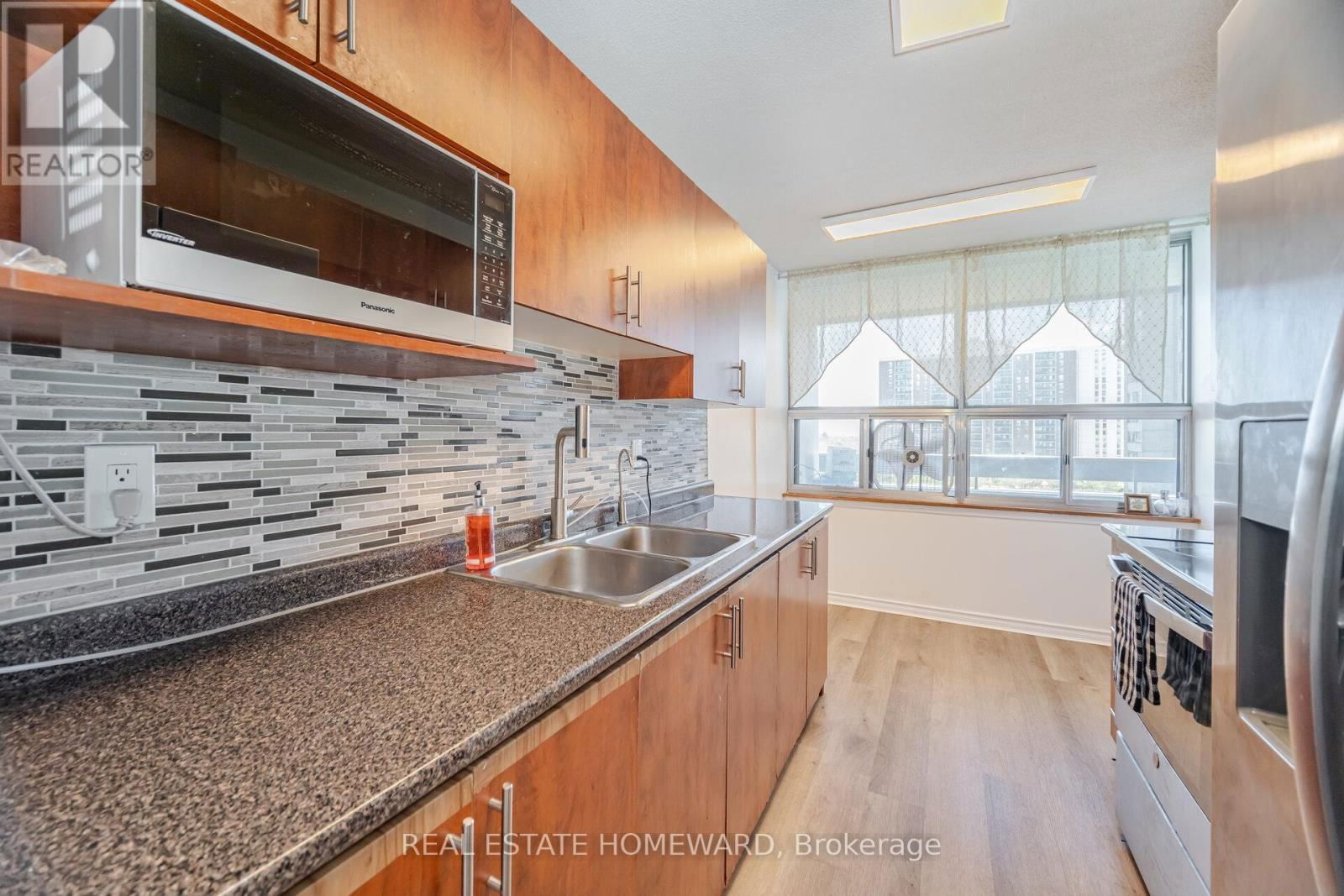 709 - 25 KENSINGTON ROAD Image 10