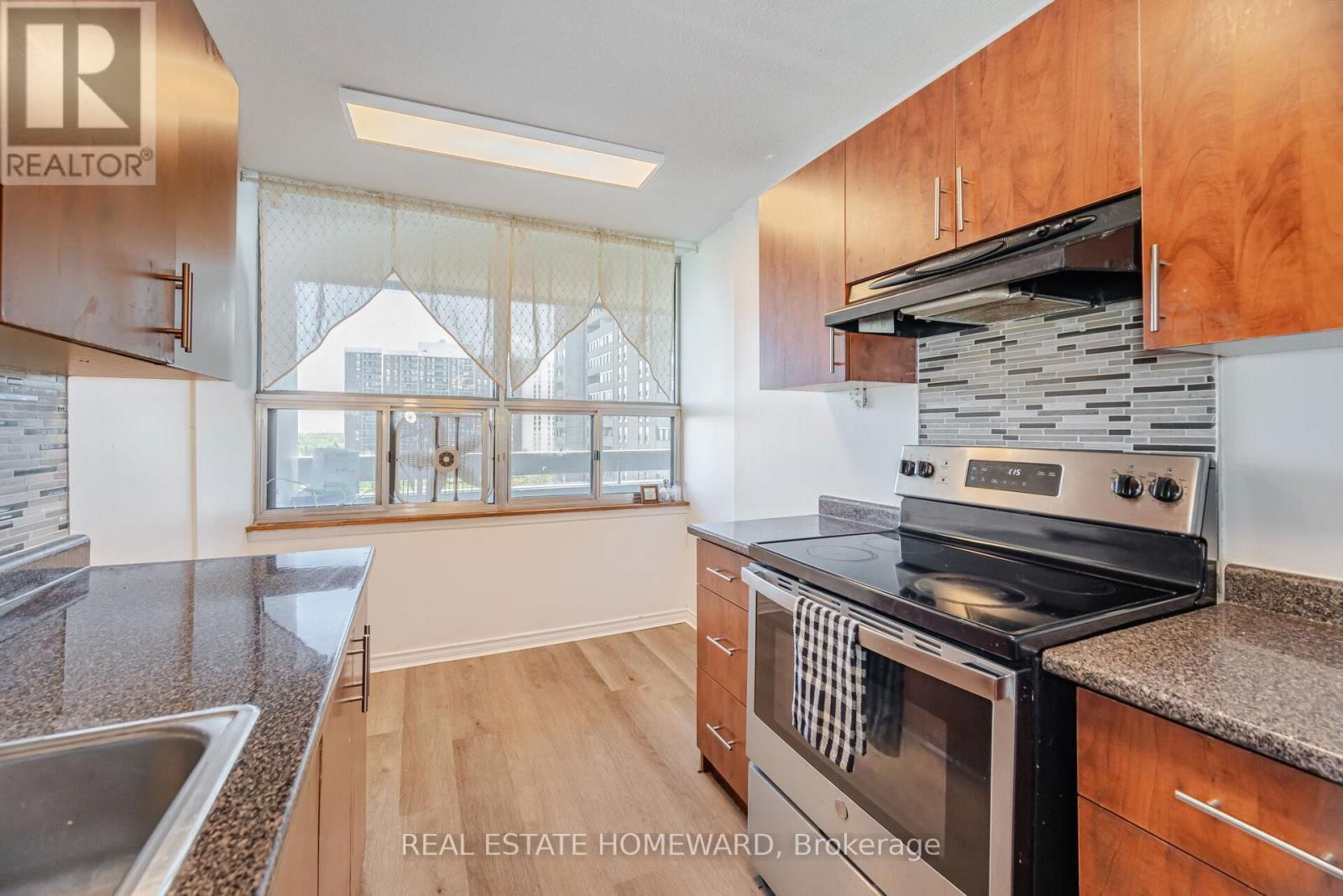 709 - 25 KENSINGTON ROAD Image 11