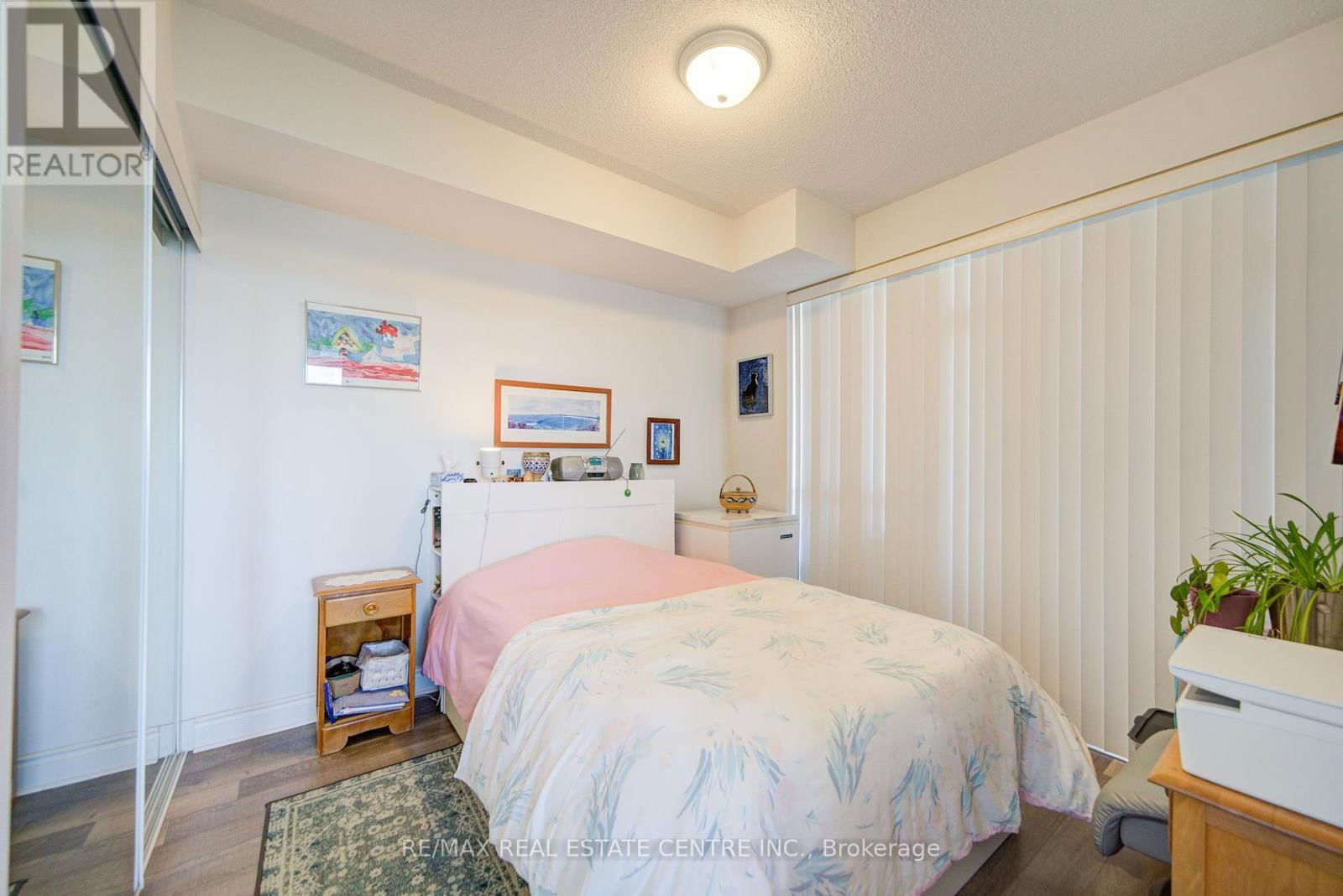 1602 - 16 BROOKERS LANE Image 31