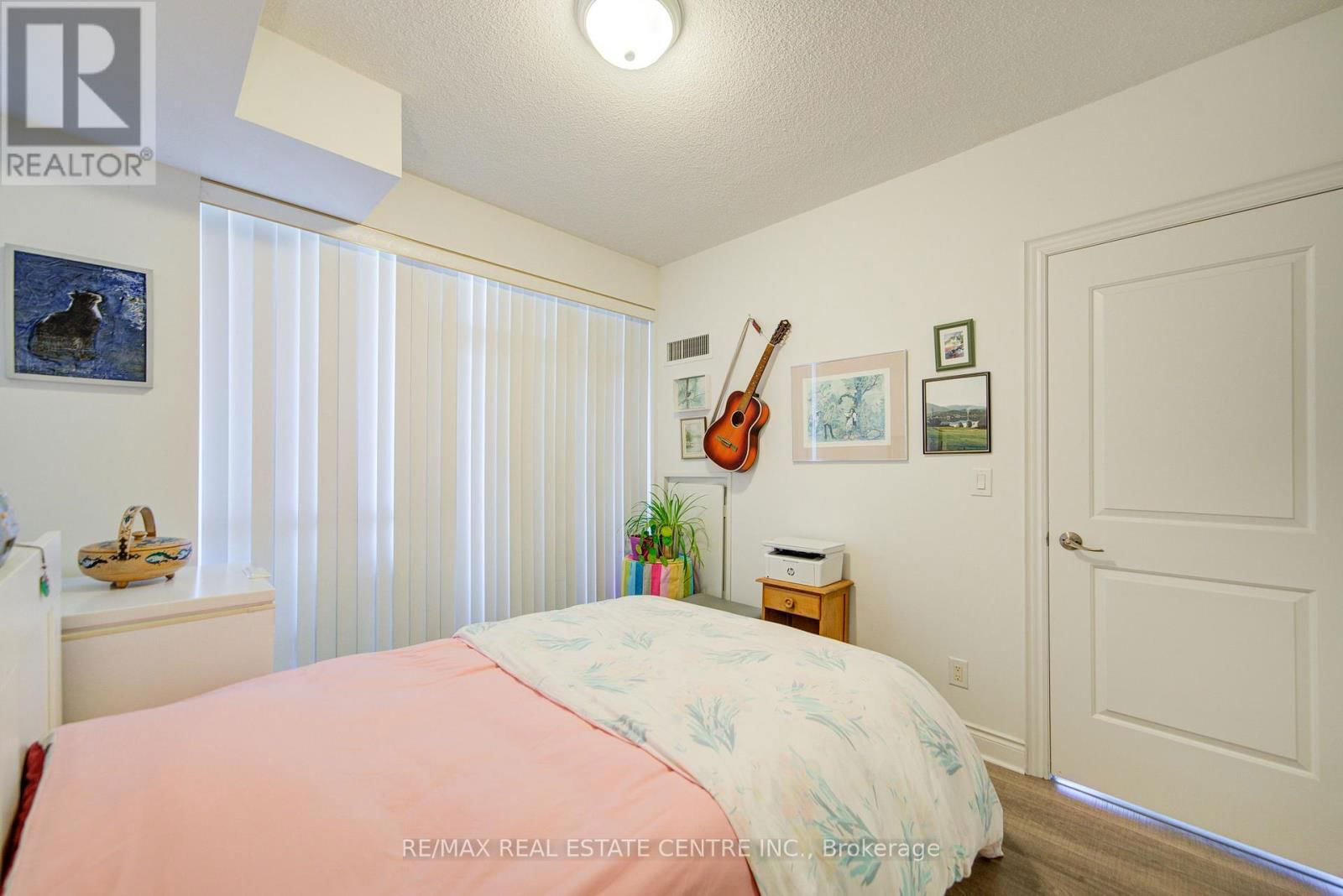 1602 - 16 BROOKERS LANE Image 32