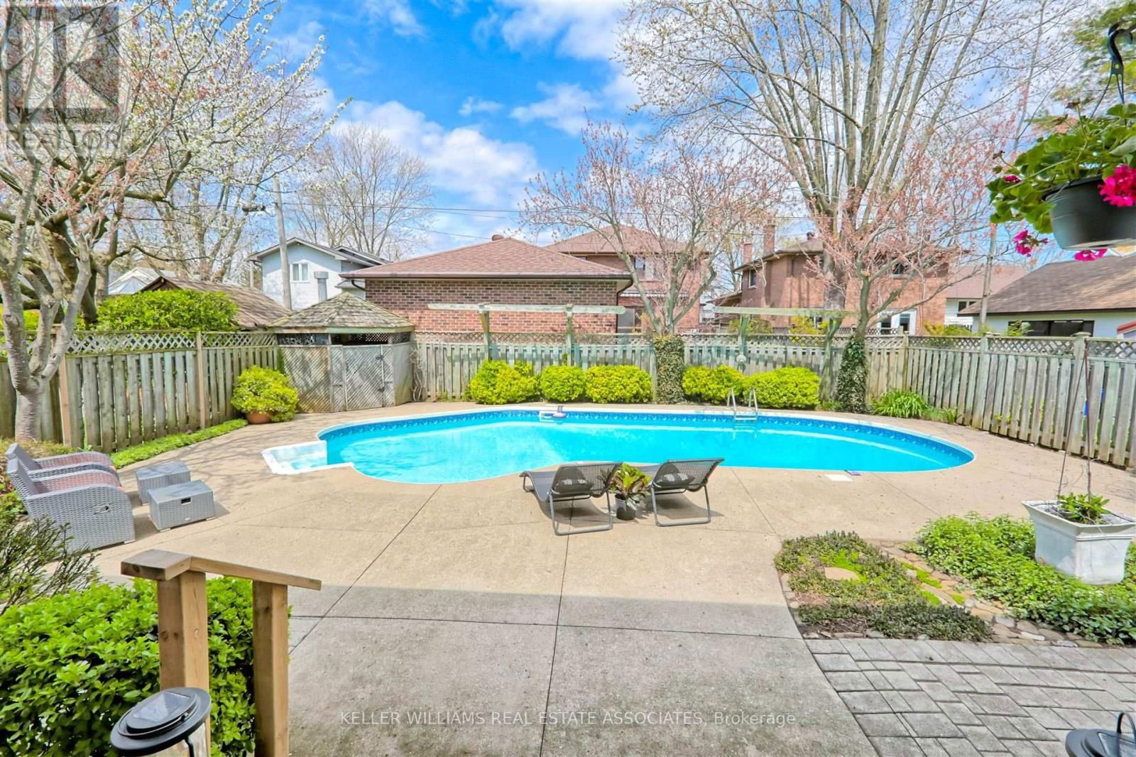 599 LAKESIDE AVENUE Image 32