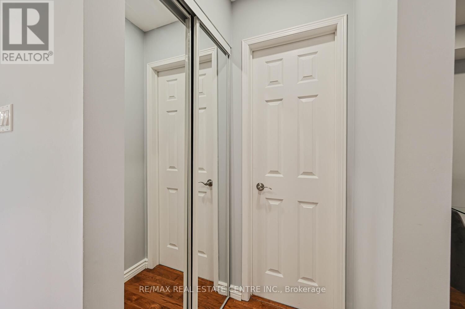 93 - 4950 ALBINA WAY Image 10