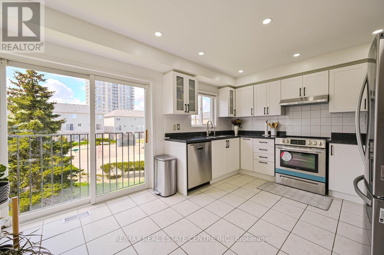 93 - 4950 ALBINA WAY Image 13