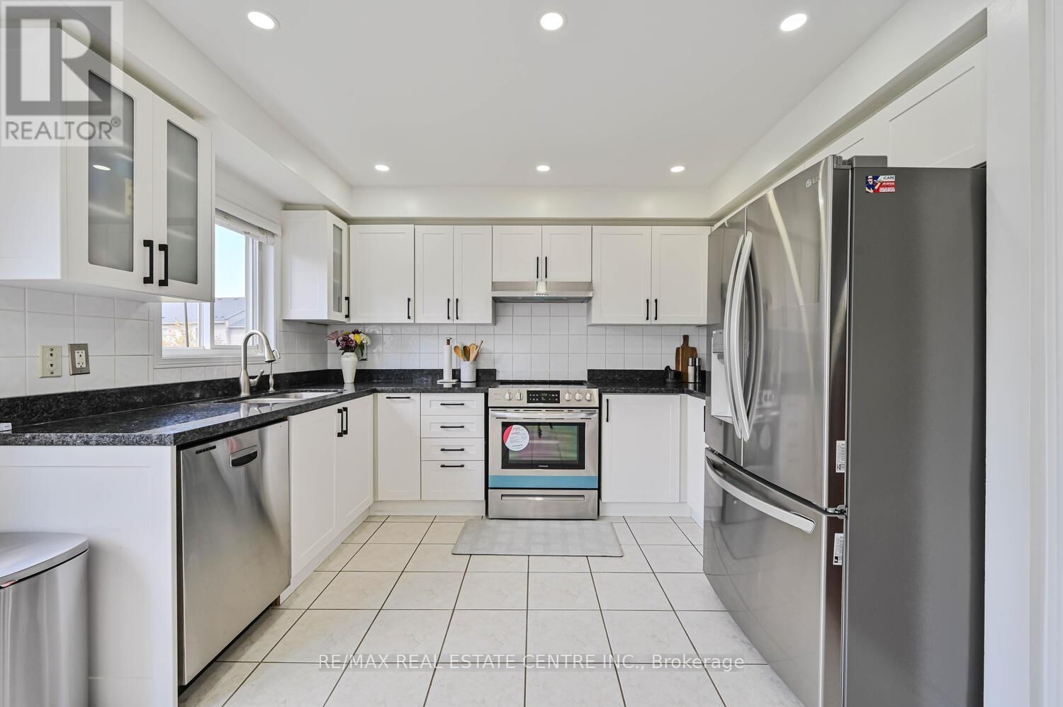 93 - 4950 ALBINA WAY Image 14