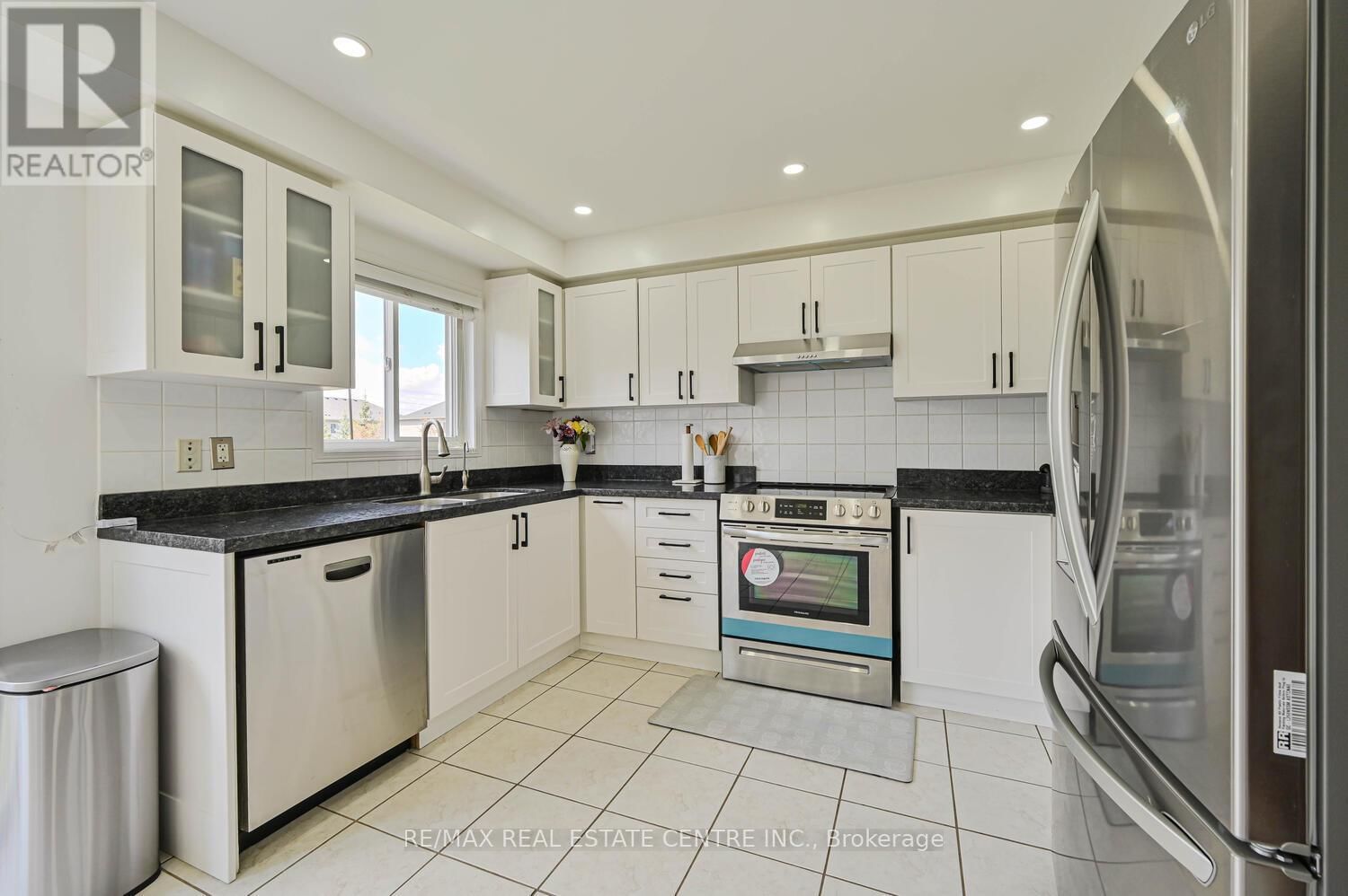 93 - 4950 ALBINA WAY Image 15