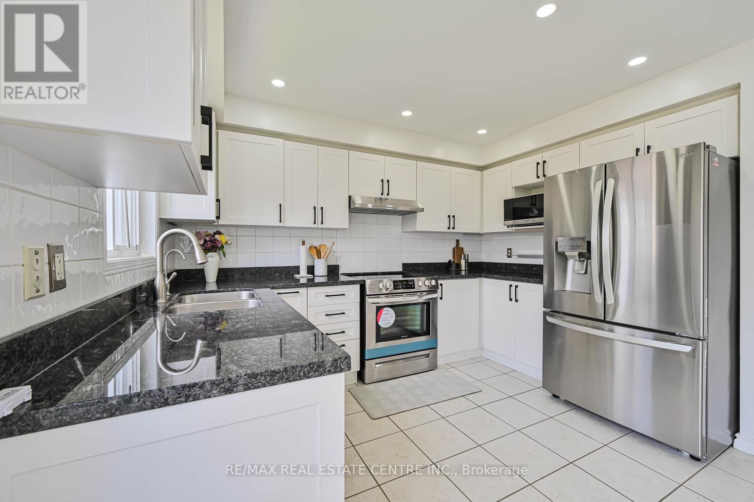93 - 4950 ALBINA WAY Image 16
