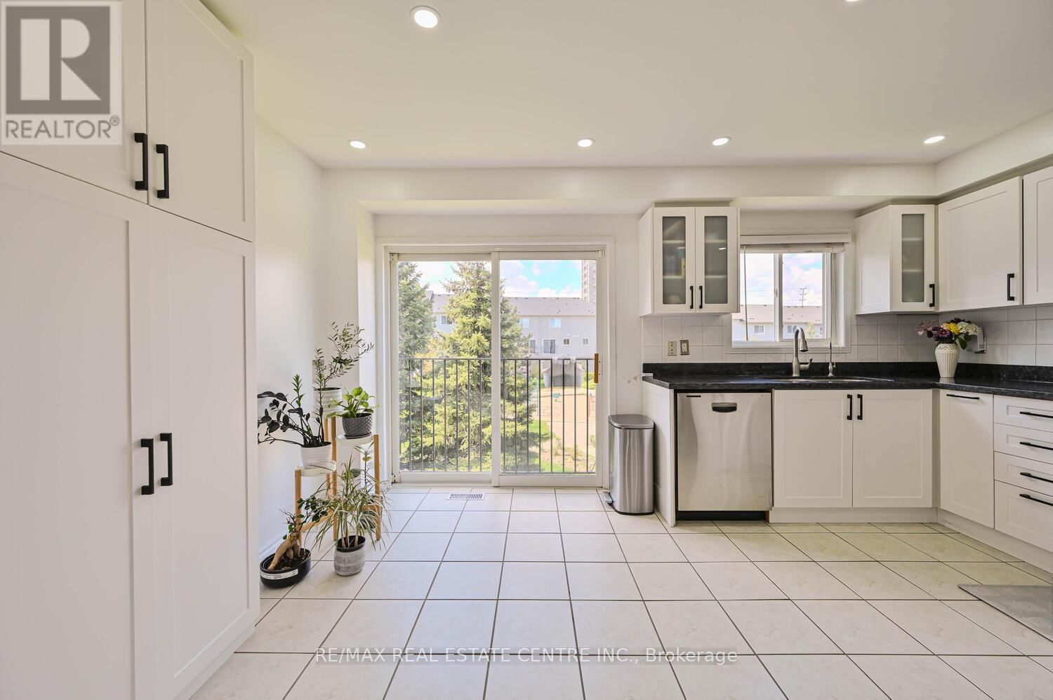 93 - 4950 ALBINA WAY Image 18