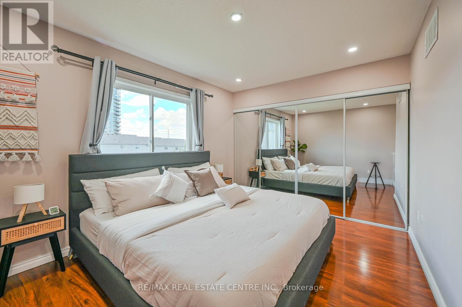 93 - 4950 ALBINA WAY Image 22