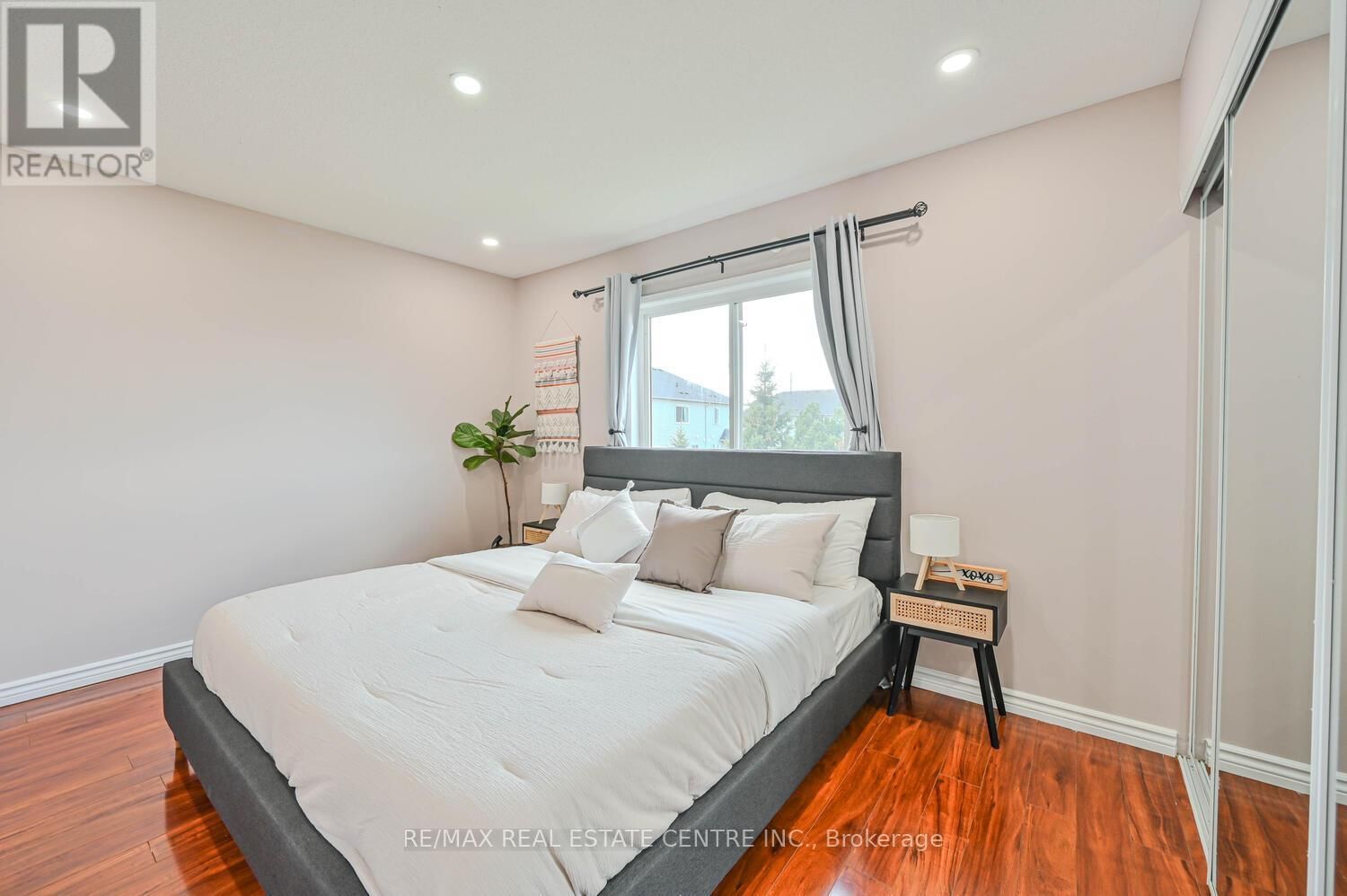 93 - 4950 ALBINA WAY Image 23