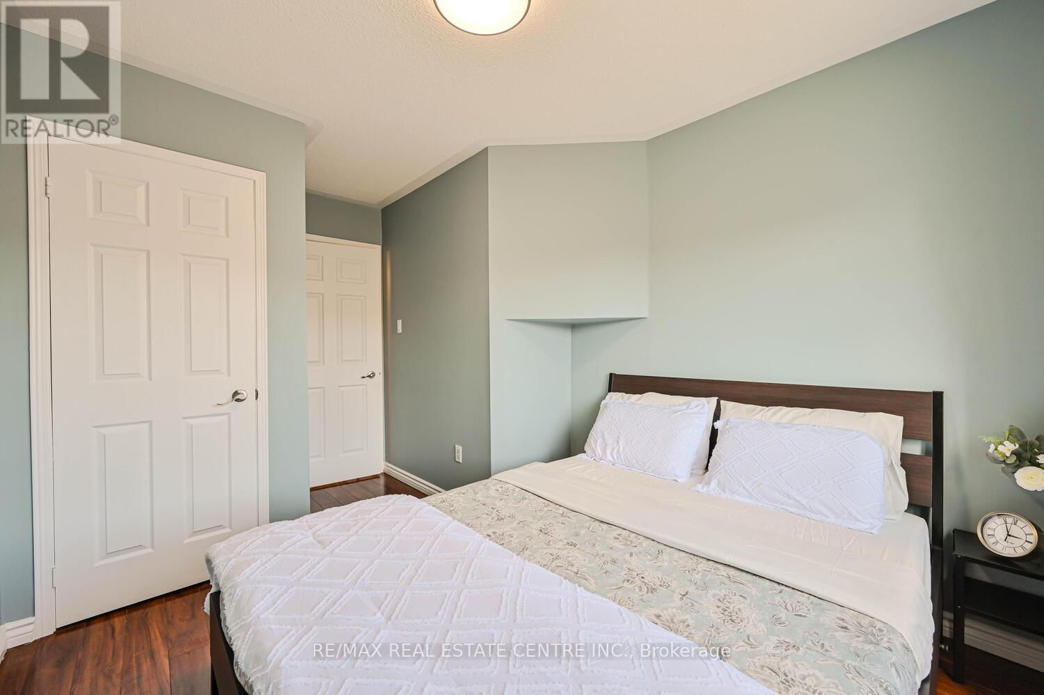93 - 4950 ALBINA WAY Image 31