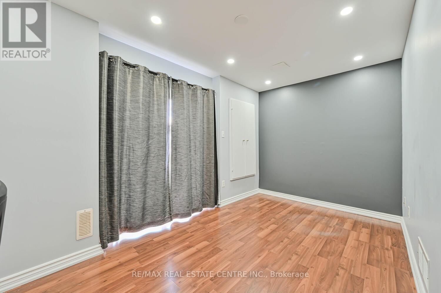 93 - 4950 ALBINA WAY Image 37