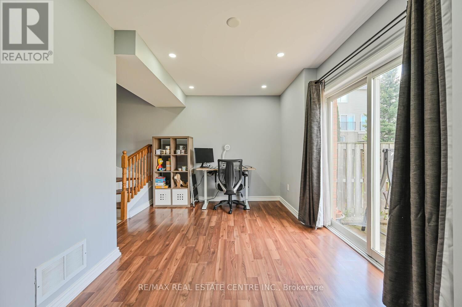 93 - 4950 ALBINA WAY Image 38