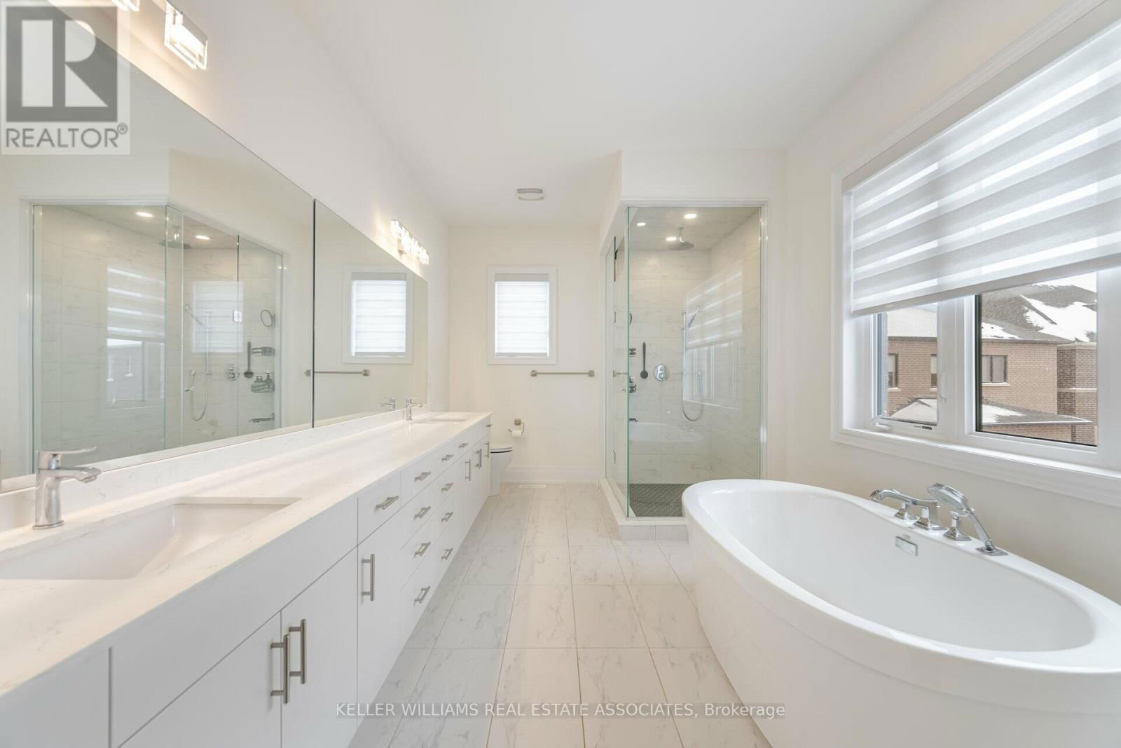 2282 HYACINTH CRESCENT Image 23