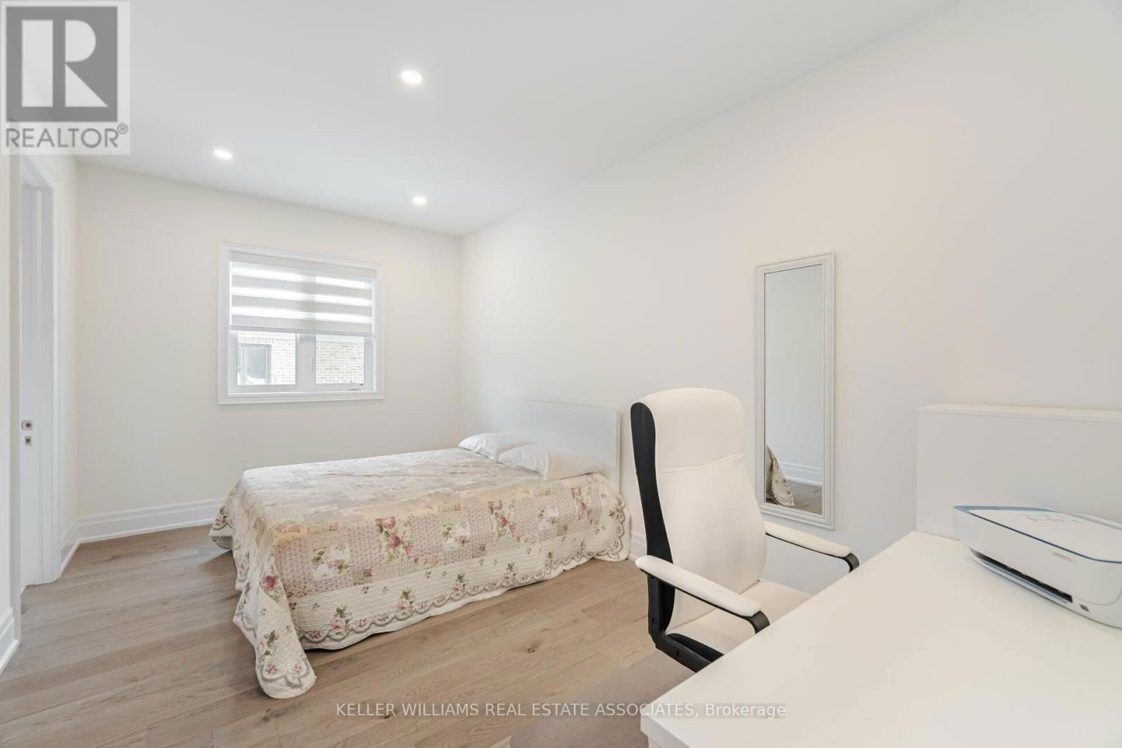 2282 HYACINTH CRESCENT Image 29