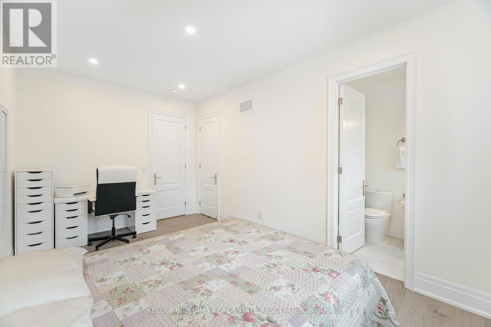 2282 HYACINTH CRESCENT Image 30