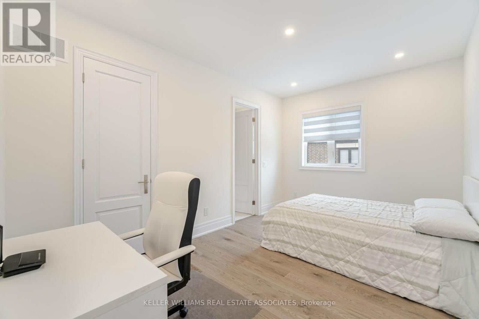 2282 HYACINTH CRESCENT Image 32