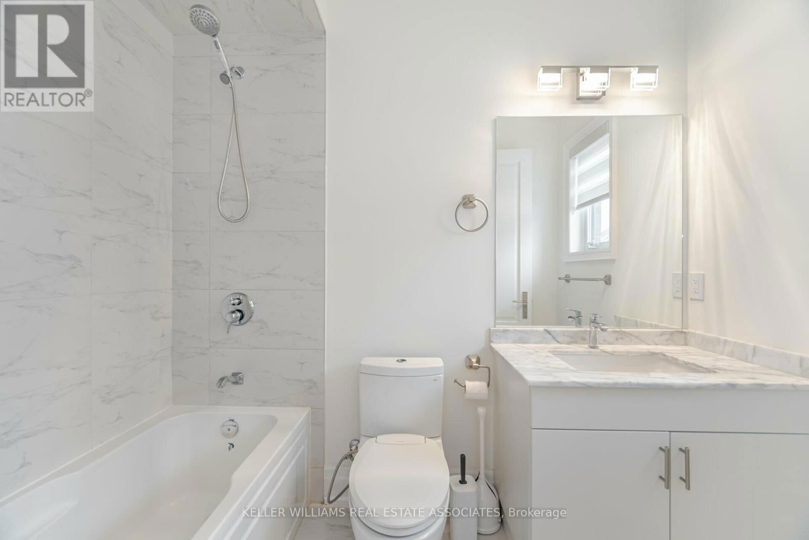 2282 HYACINTH CRESCENT Image 34