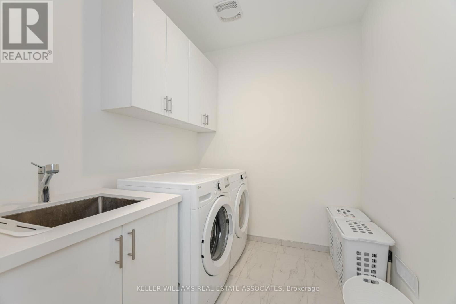 2282 HYACINTH CRESCENT Image 35
