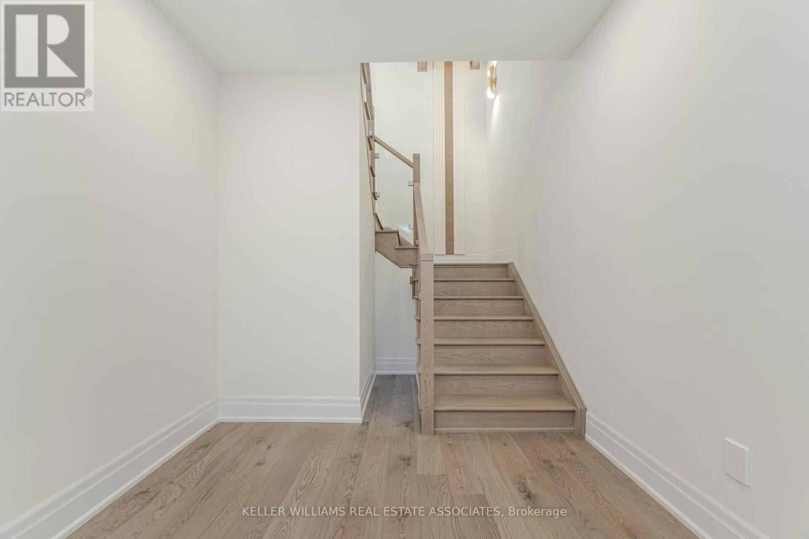 2282 HYACINTH CRESCENT Image 36